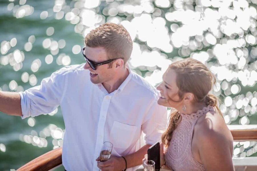 City Cruises Long Beach: Sunday Premier Mimosa Brunch Cruise - The Atmosphere and Entertainment