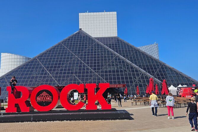 Cleveland Highlights City Tour with Pickup - Sampling Cleveland’s Ethnic Flavors at West Side Market