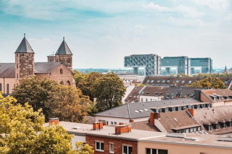 Cologne: 2-hour Best Intro Walking Tour with a Local - The Sights and Hidden Gems