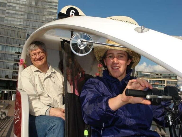 Cologne: Rickshaw city tour perpedalo - Exploring Cologne in a New Way: The Rickshaw Experience
