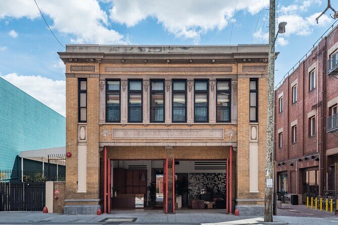 Colorful Arts District and Murals on Bike Tour in Los Angeles - Hauser & Wirth: A Global Art Presence