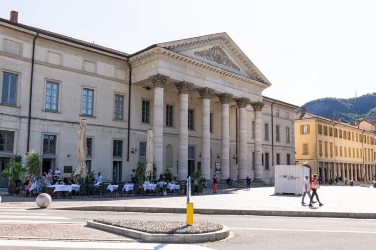 Como: Guided City Tour - The Starting Point: Piazza Cavour