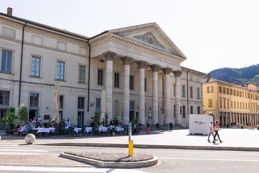 Como: Guided City Tour - The Starting Point: Piazza Cavour