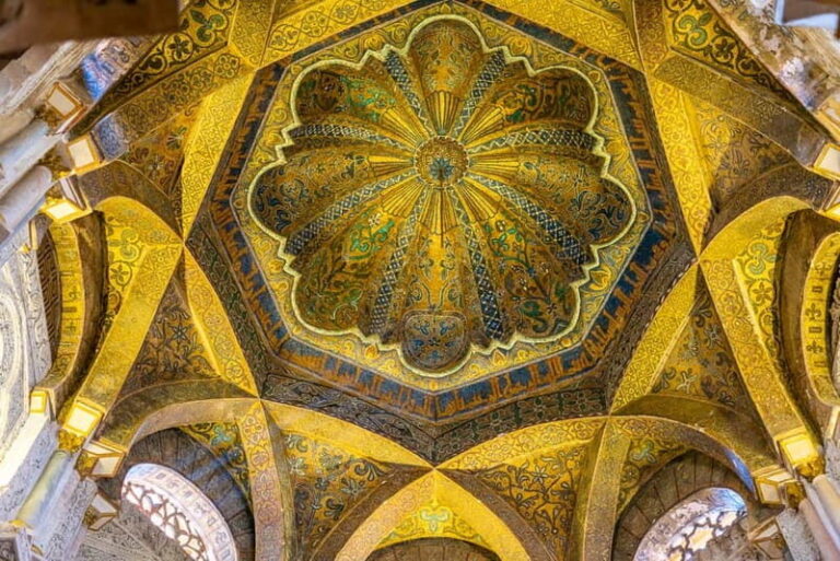 Córdoba: Mosque, Jewish Quarter & Tour with Ticket - Walking Through the Jewish Quarter