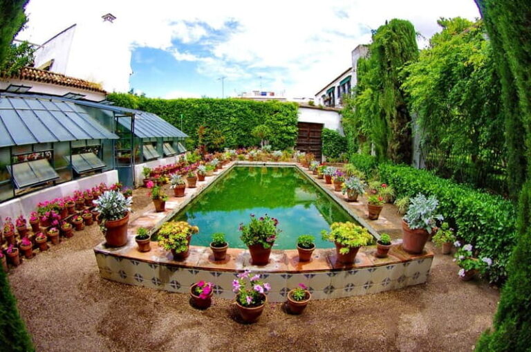 Córdoba: Viana Palace Courtyards Guided Tour - Is It Worth the Price?