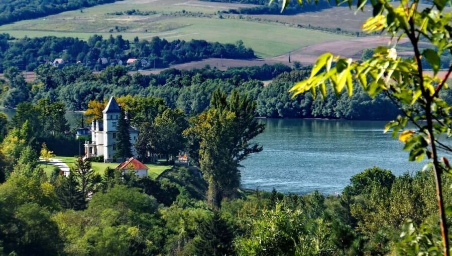 Danube Bend Day Trip - Nature Escape to Zebegény - Zebegény: A Quiet Village and a Photo Stop