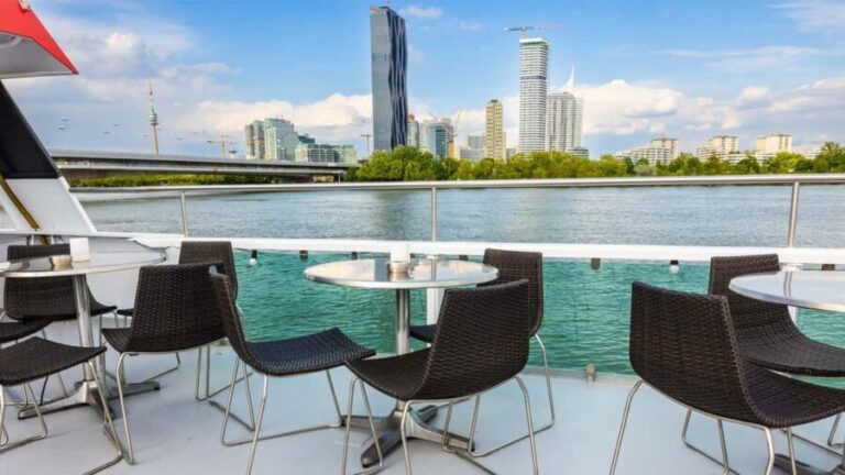 Danube Panorama Tour with free-flowing Prosecco - Why You’ll Love the Danube Panorama Tour