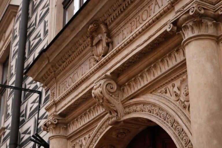 Dark Krakow: A Chilling Old Town Walking Tour - What to Expect on the Tour