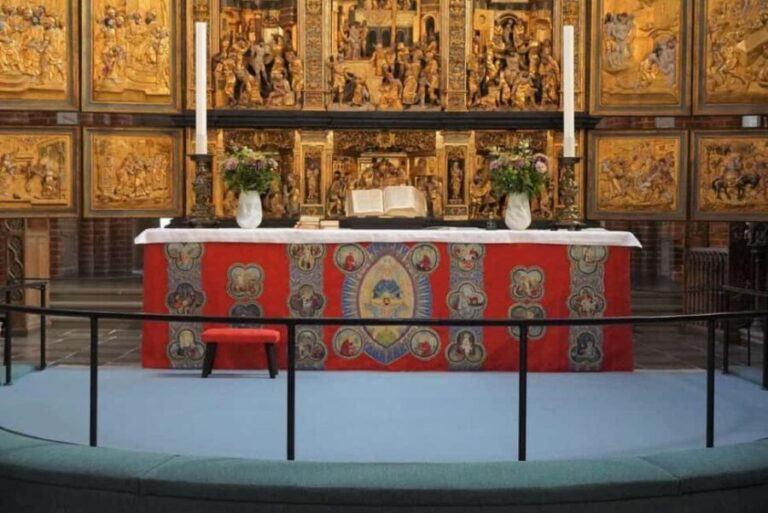 Day tour to: Cathedral, Viking Ships & a renaissance Palace - What Makes This Tour Stand Out