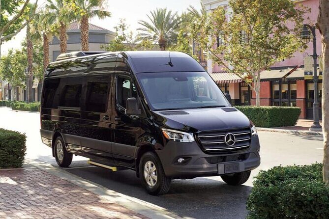 Departure by Sprinter from Milwaukee to Milwaukee Airport MKE - Transport and Group Size