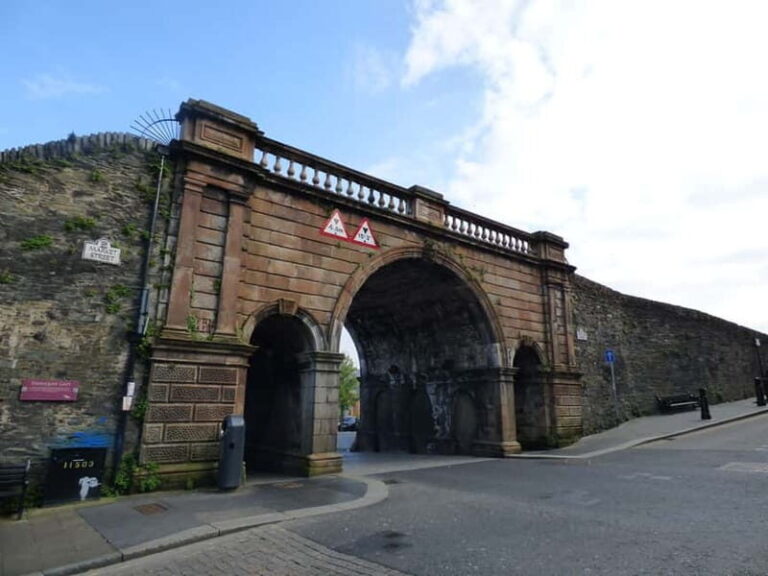 Derry: Derry Girls TV Show Filming Locations Tour - Sampling Local Delights