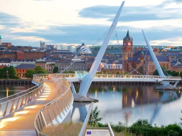 Derry: Guided Tour of Walls, Murals, and Scenic Views - Scenic and Outside Locations