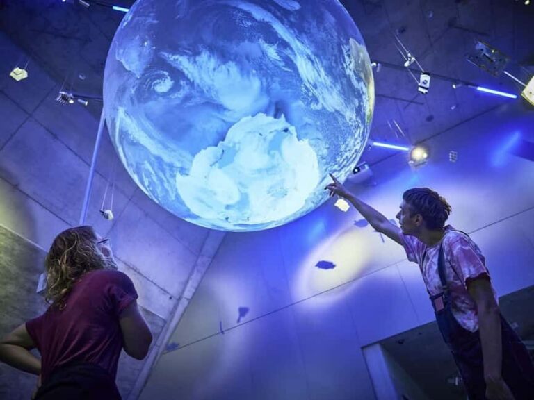 Deutsches Museum Nürnberg - das Zukunftsmuseum - The Experience and Exhibits