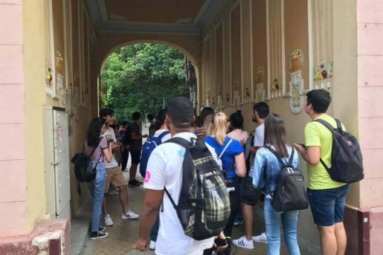 Discover Oradea - Walking Tour with Local Food Tasting - What You Can Expect on the Tour