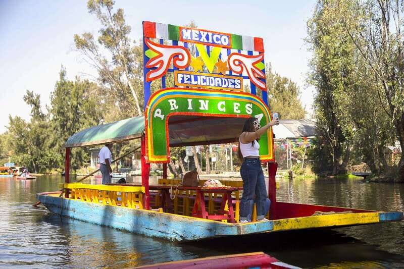 Discover Xochimilco and Coyoacán: Tradition, Music, Culture - An In-Depth Look at the Tour