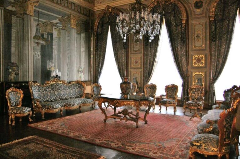 Dolmabahce Palace & Harem Skip-the-Line Entry & Audio Guide - A Close Look at the Experience