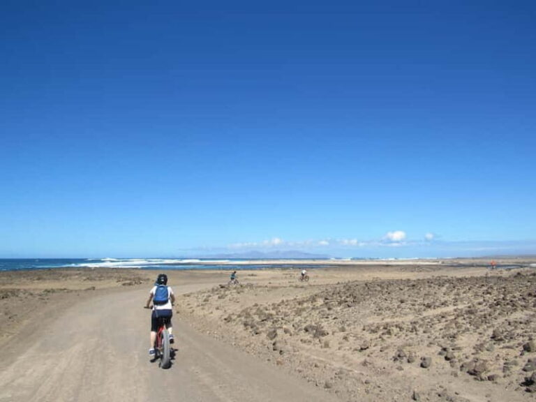 E-Biking among volcanoes - Exploring Fuerteventura’s volcanic landscape on two wheels