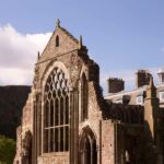 Edinburgh: Castle Guided Tour & Holyrood Palace Ticket - The Royal Connection at Holyroodhouse Palace