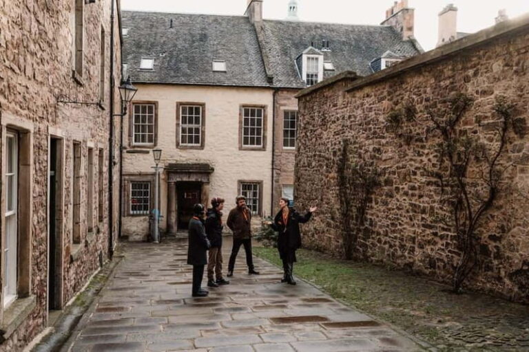 Edinburgh: Multi-Sensory Old Town Historical Walking Tour - A Walk Through Edinburgh’s Historic Heart