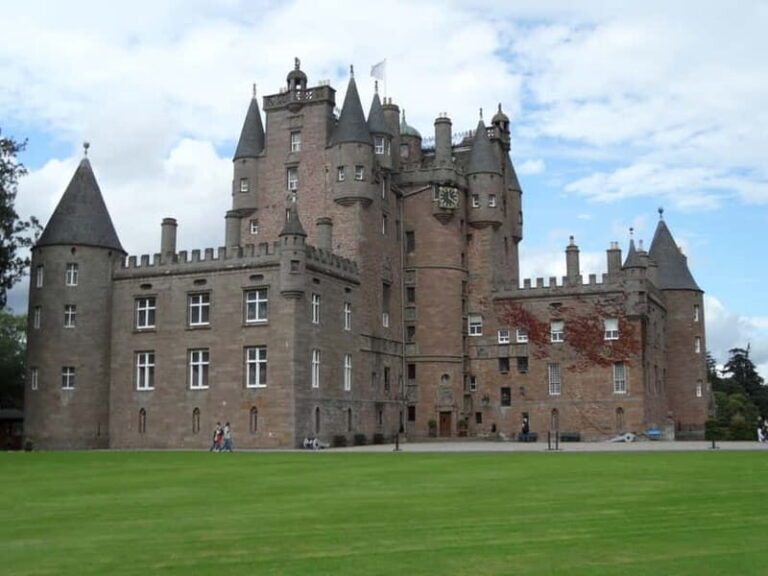 Edinburgh: Private Guided Walking Tour - Breaking Down the Tour: What’s Included and What’s Not