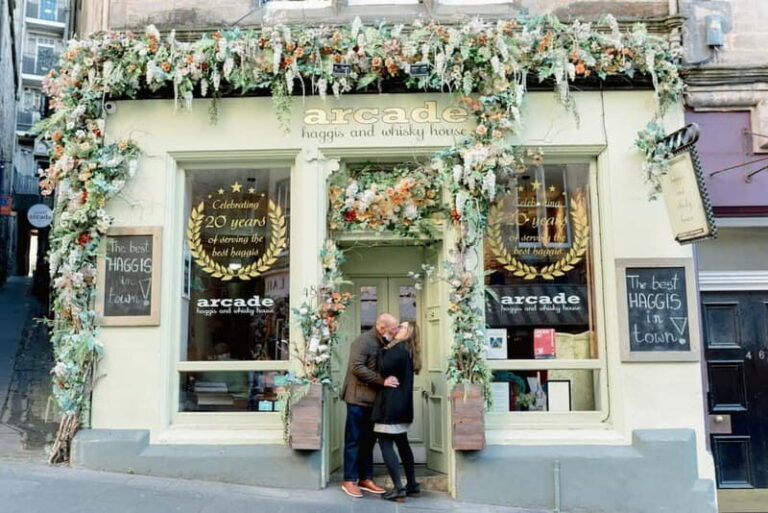 Edinburgh: Private Professional Photoshoot - Who is this experience best suited for?