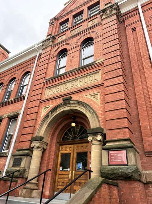 Edmonton: 3-Hour City Highlights Walking Tour With Guide - A Detailed Breakdown of the Tour Experience