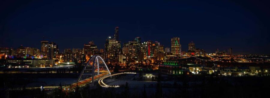 Edmonton: Festive Private Christmas Walking Tour - The Experience in Detail