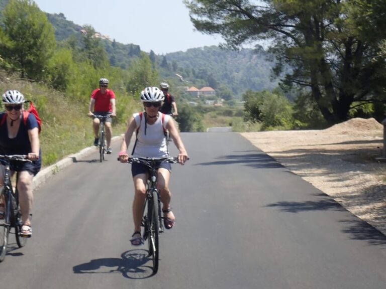 Elaphiti Islands Kayaking and Cycling Tour - Kayaking Along the Historic Elaphite Islands