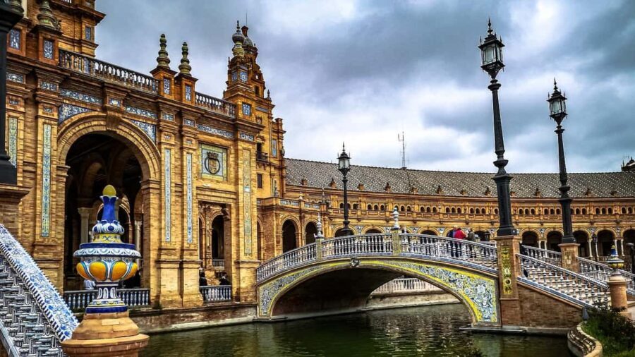 Essential Seville with Tapas: Santa Cruz, Plaza de España, and Local Flavors - Walking Through the Heart of Seville