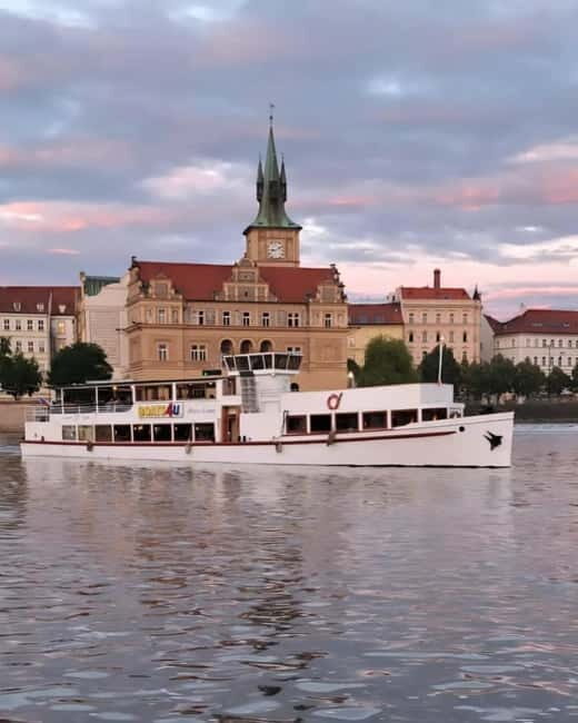 Evening cruise through Prague with 3-course served menu - The Experience in Detail