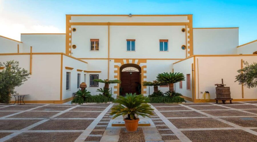 Evening tour of a historic winery and wine tasting with Sicilian cuisine - The Experience: A Detailed Look