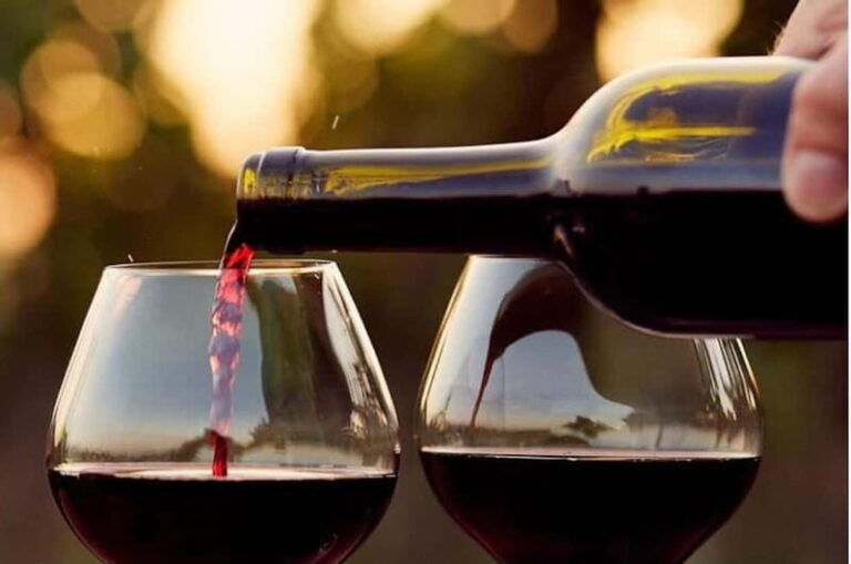 Evora Ancient City & The Alentejo Private Luxury Wine Tour - Discovering Évora: A Walk Through History