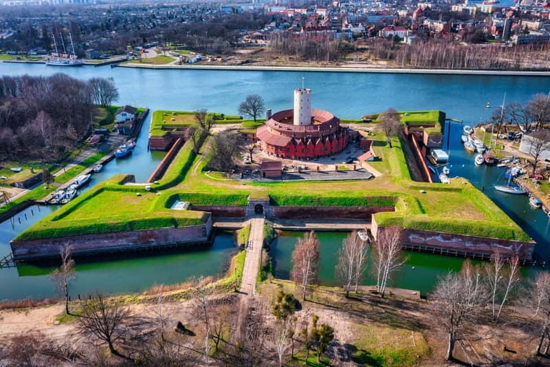 Exclusive cruise with a glass of prosecco from Gdansk to Hel - What You Can Expect