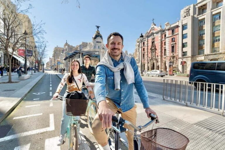 Explore Madrid by bike taking photos with Benja - Who Will Love This Tour?