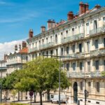 Explore Valence in 60 minutes with a Local - What’s included and what’s not