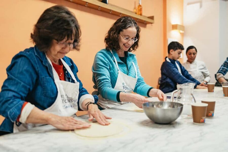 Florence: Premium Pizza & Gelato Preparation Class with Wine - The Role of the Chef and Group Dynamics
