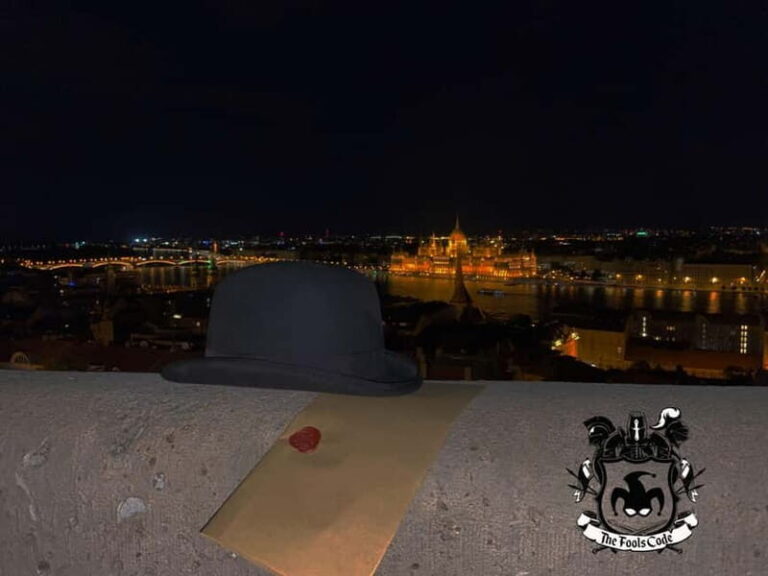 FoolsCode: EscapeRoom/Sightseeing tour with Actor Tourguide - Authentic Traveler Insights