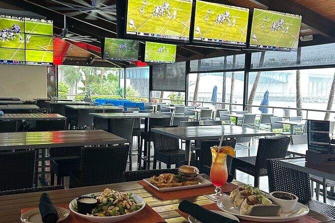 Fort Lauderdale Intracoastal & Dinner Cruise - The Atmosphere: Narration, Music, and Group Size