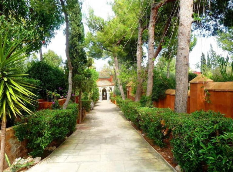 From Alicante and Elche: Tea house + sweets. Taste the flavor of the Orient. - Arrival at the Arab House and Garden