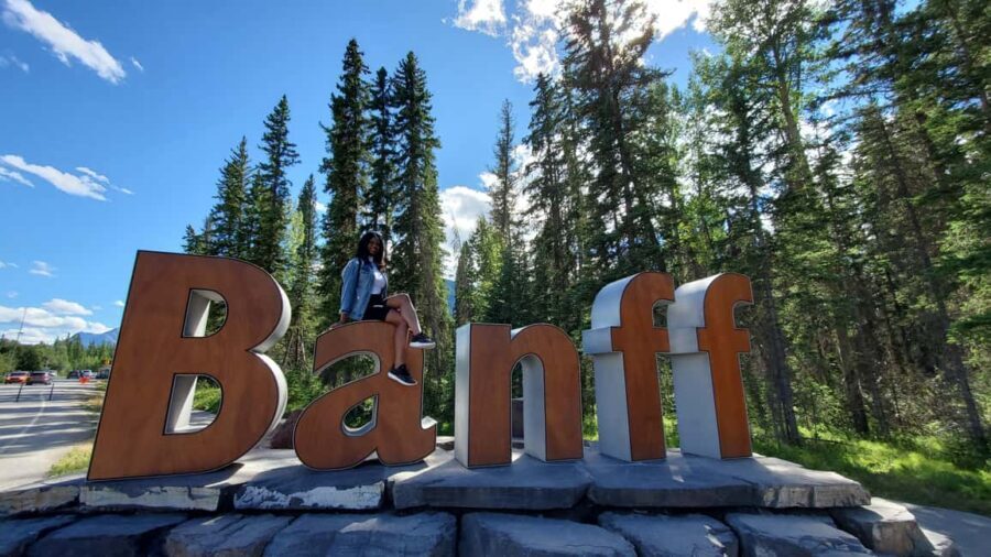 From Calgary to Banff: Day Trip with Wolfdog Sanctuary Visit - Canmore: A Charming Lunch Stop and Artistic Vibe