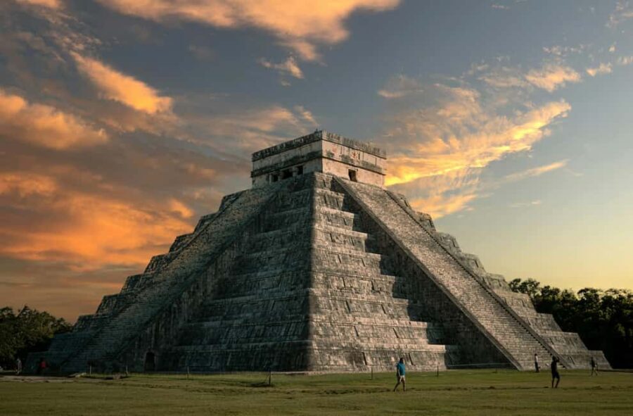 From Cancún: Sunrise at Chichén Itzá with optional buffet lunch - The Magic of Chichén Itzá at Sunrise