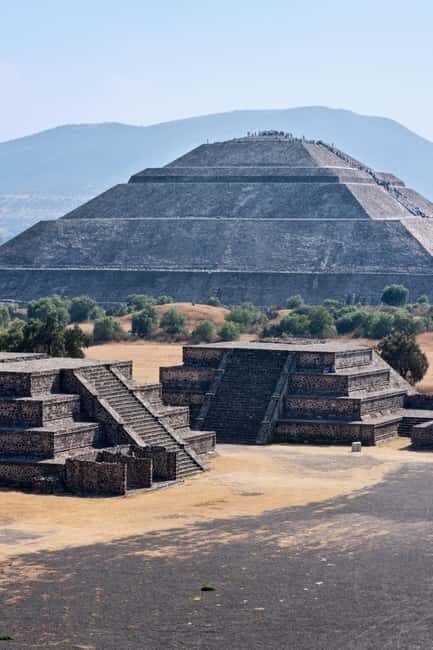From Mexico City: Join us on a guided tour to Teotihuacán and Guadalupe - How the Day Unfolds