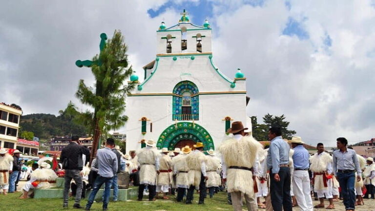 From San Cristóbal: Chamula and Zinacantán Guided Tour - Zinacantán: Where Tradition Meets Art