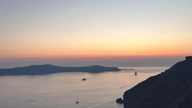 From Santorini: Volcano Cruise With Oia Sunset - Hot Springs Stop at Palea Kameni