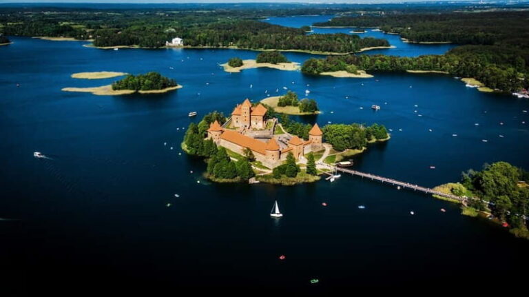 From Vilnius: tour to Trakai with kybynai tasting - Who Should Consider This Tour?