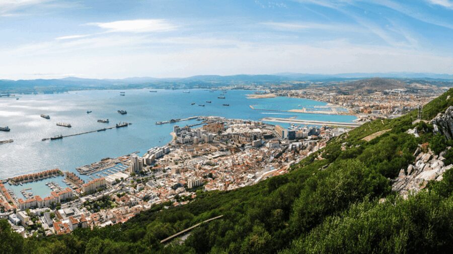 Gibraltar shopping: Desde Málaga y la Costa del Sol - Arriving at Gibraltar: The First Impressions