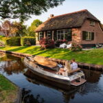 Giethoorn centre: Private tour with local tourguide - What to Expect from Your Giethoorn Boat Tour