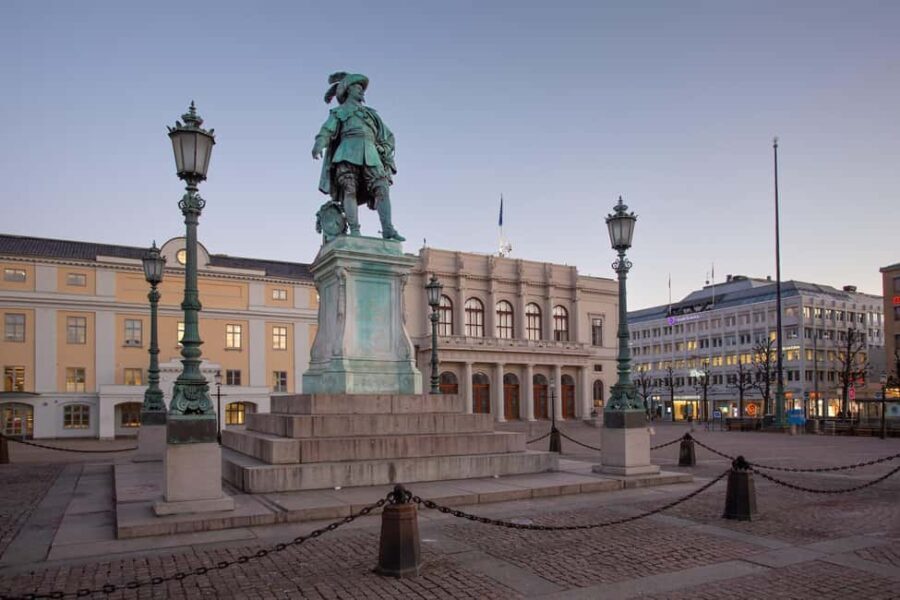 Gothenburg: Guided Walking Tour of the Main Landmarks - Experiencing Culture and Green Spaces