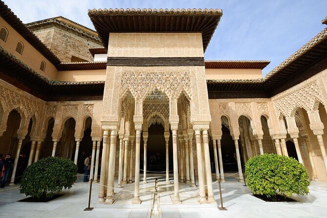 Granada: Alhambra Guided Tour including Nasrid Palaces - What to Expect from the Itinerary