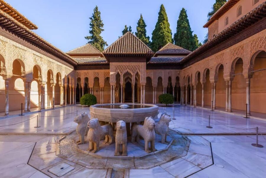 Granada: Alhambra, Nasrid Palaces & Gardens guided Tour - The Itinerary Breakdown